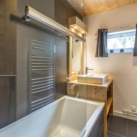 Appartement La Clusaz, 3 Pièces, 6 Personnes - Fr-1-304-153 *
